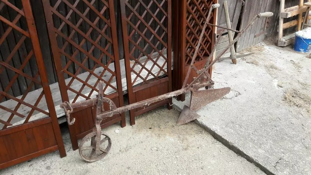 Pluh na orání starožitnost