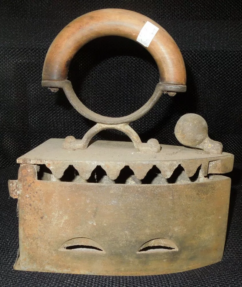 STAROŽITNÁ ŽEHLIČKA 