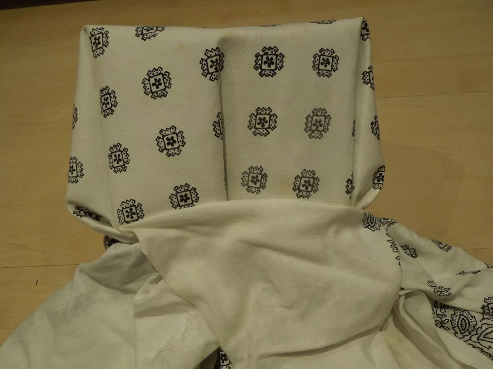 KROJ ŠÁTEK KE KROJI SMUTKOVÝ UVÁZANÝ