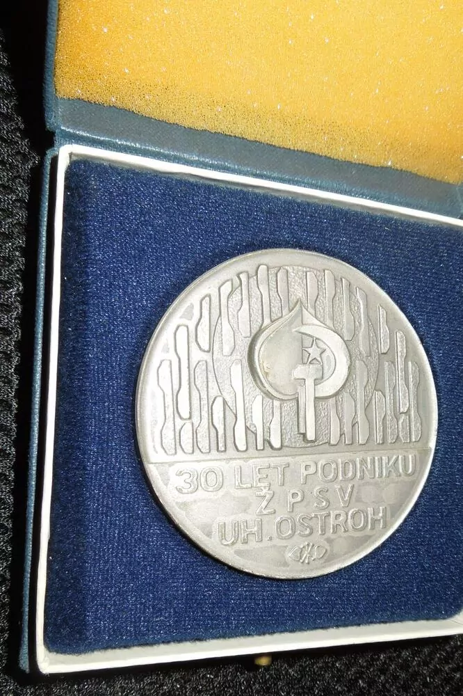 PLAKETA 30 LET PODNIKU ŽPSV UHERSKÝ OSTROH