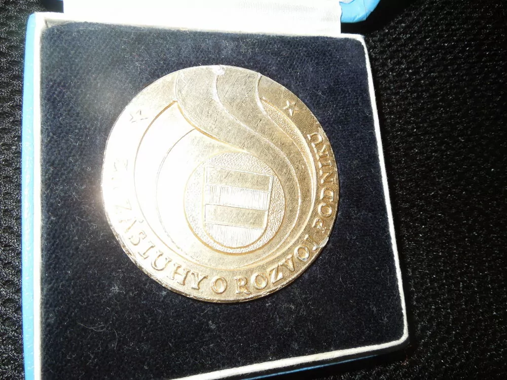 Plaketa za zásluhy o rozvoj podniku Silnice N.P. Brno