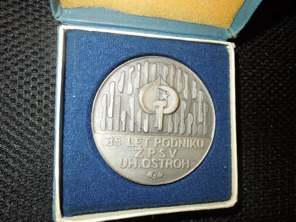 PLAKETA 35 LET PODNIKU ŽPVS UHERSKÝ OSTROH