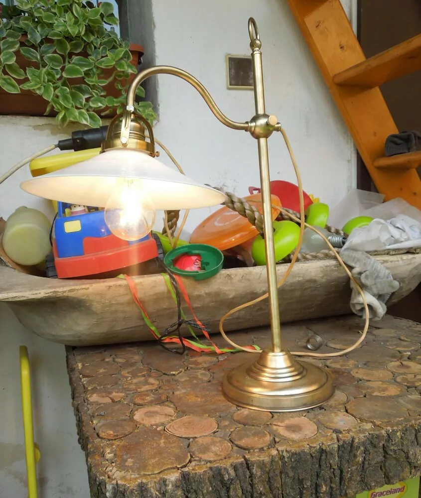 STAROŽITNÁ STOLNÍ LAMPA LAMPIČKA