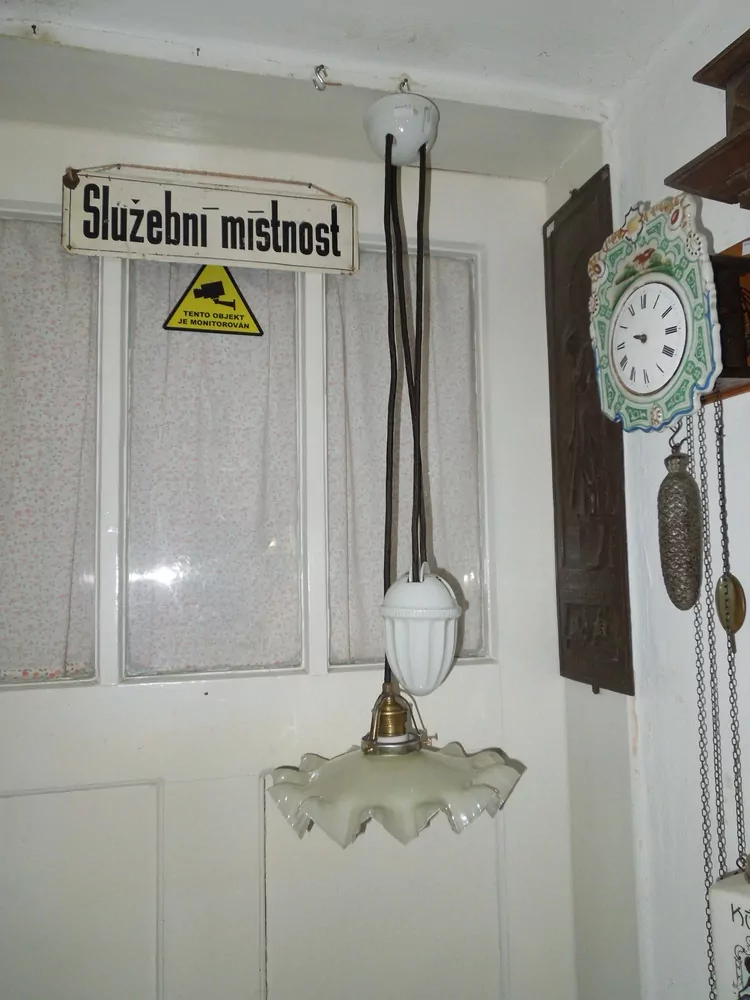 STAHOVACÍ STARÝ LUSTR STÍNÍTKO STAHOVAČKA