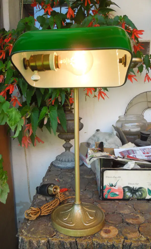 STAROŽITNÁ BANKOVNÍ LAMPA BANKÉŘKA