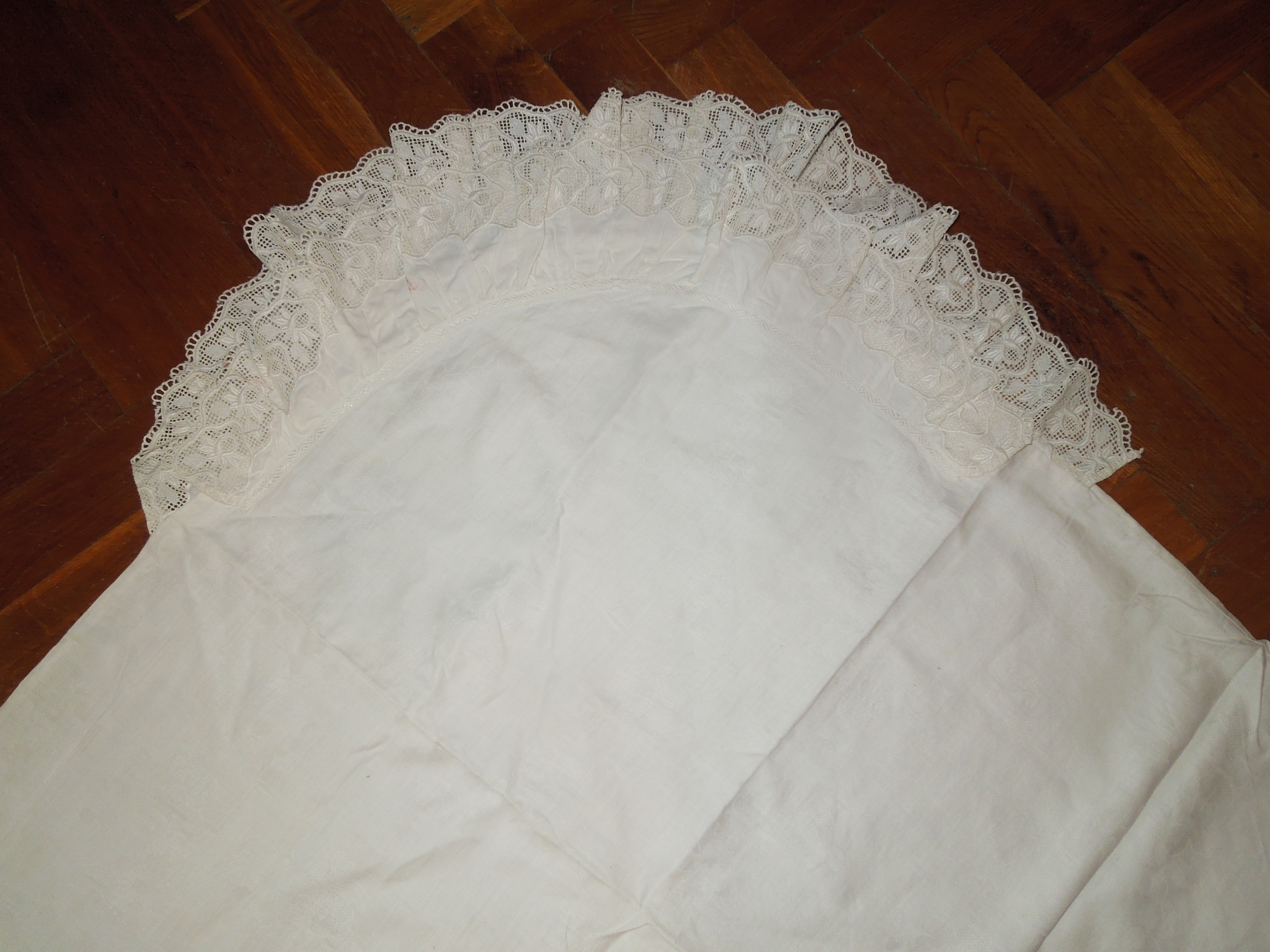 PEŘINKA ZAVINOVAČKA S KRAJKOU