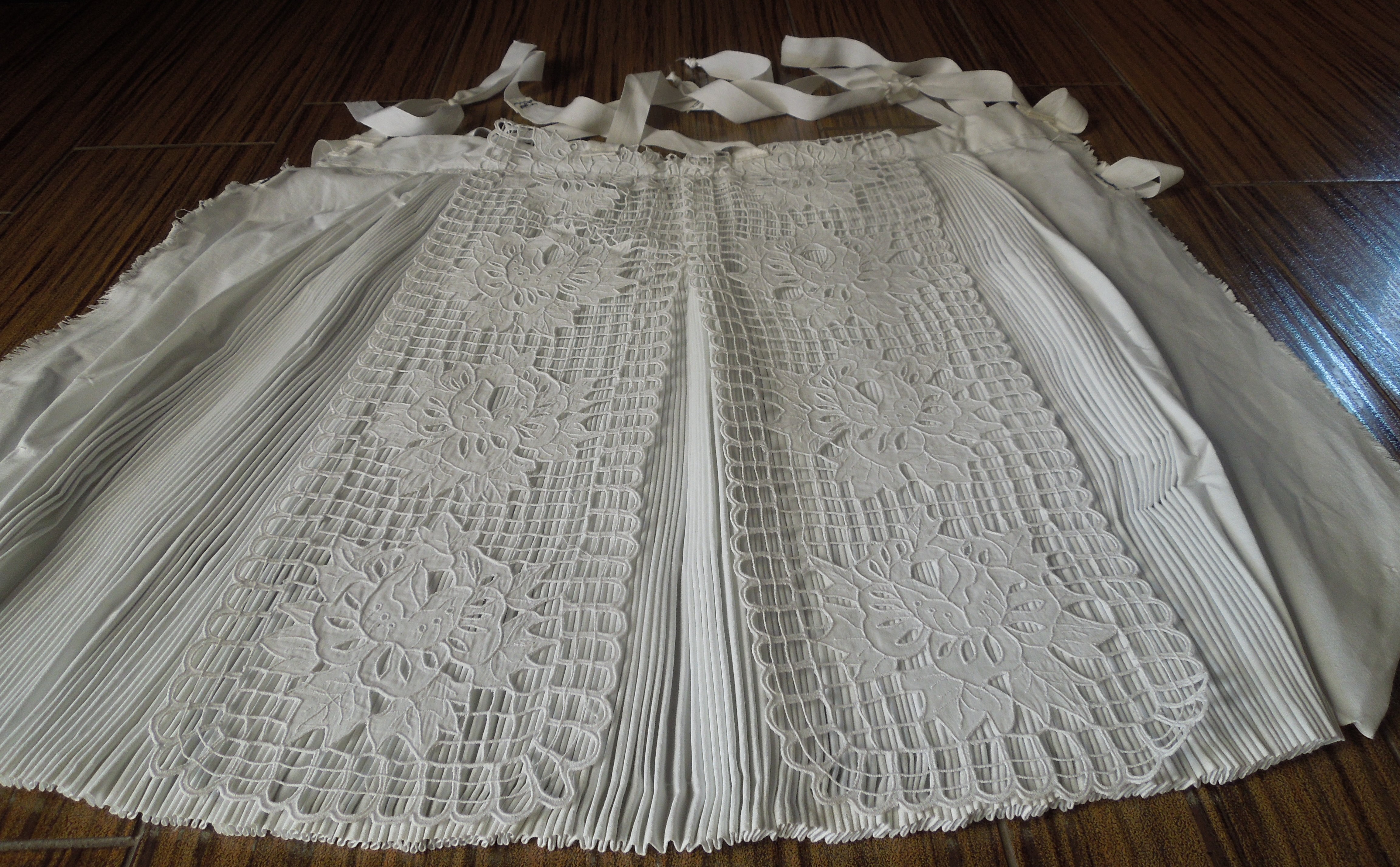 FĚRTOCH BÍLÝ S TRÁČKY