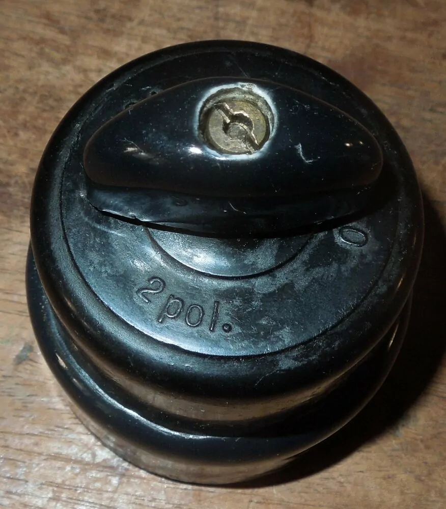 Porcelánový vypínač