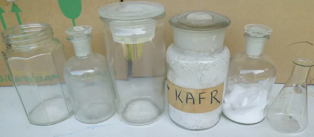 LÉKOVKY, LAHVIČKY Z LÉKÁRNY 6 KS