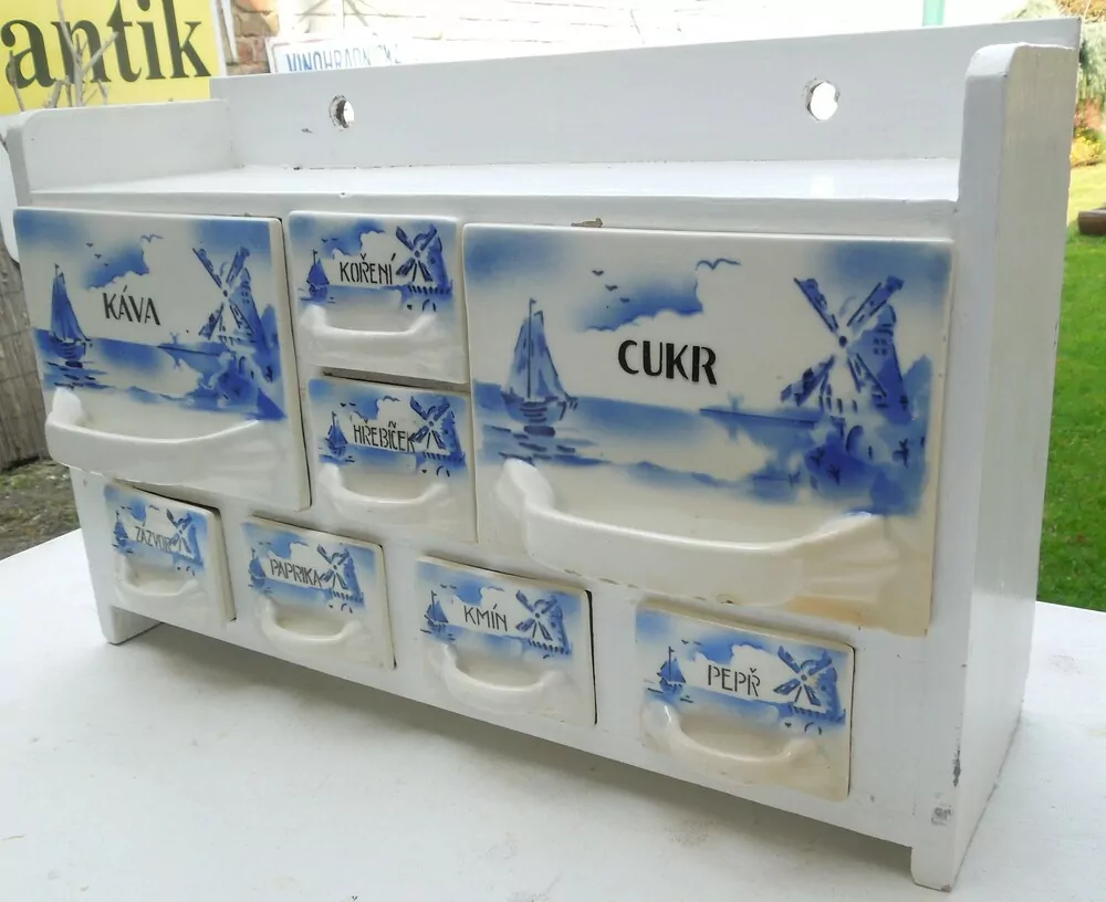 STAROŽITNOST KOŘENKY DOZY MLÝNY