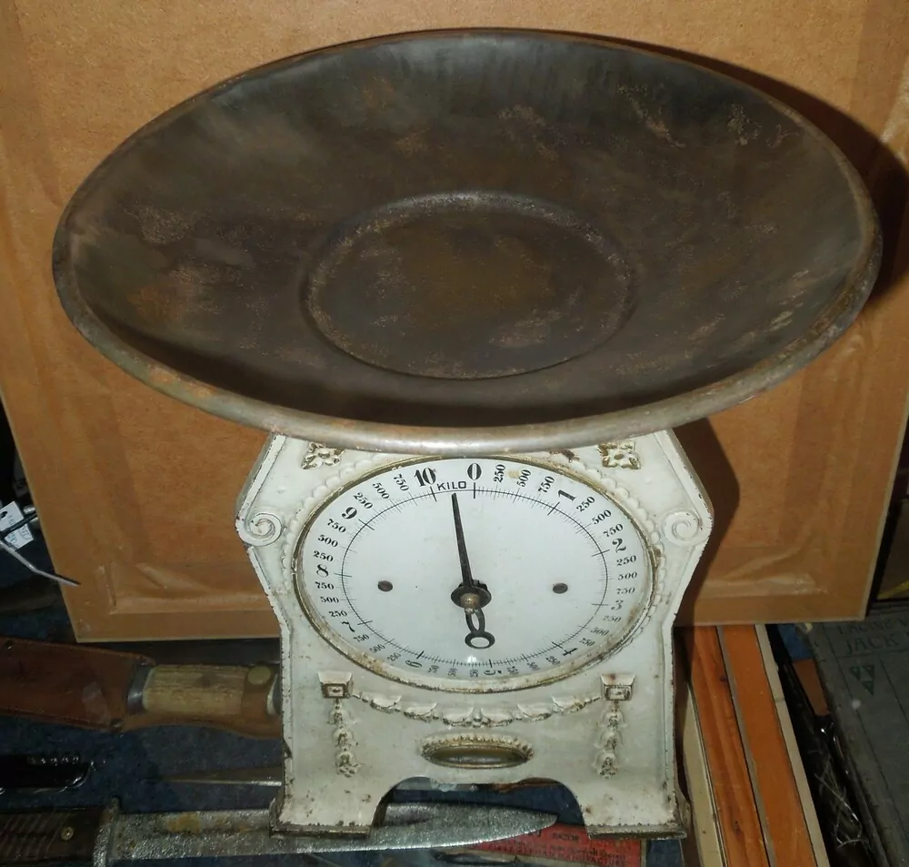 STAROŽITNÁ STOLNÍ VÁHA SECESE