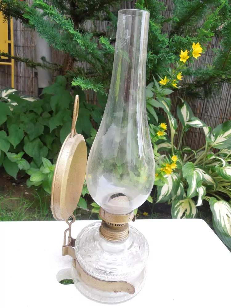STAROŽITNÁ PETROLEOVÁ LAMPA