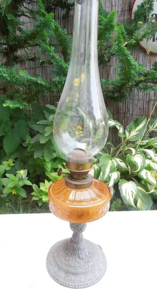 STAROŽITNÁ PETROLEJOVÁ LAMPA