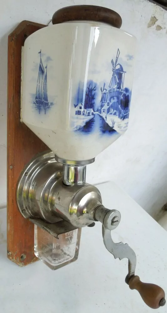 STAROŽITNOST MLÝNEK kafemlýnek, kávomlýnek MLÝNY