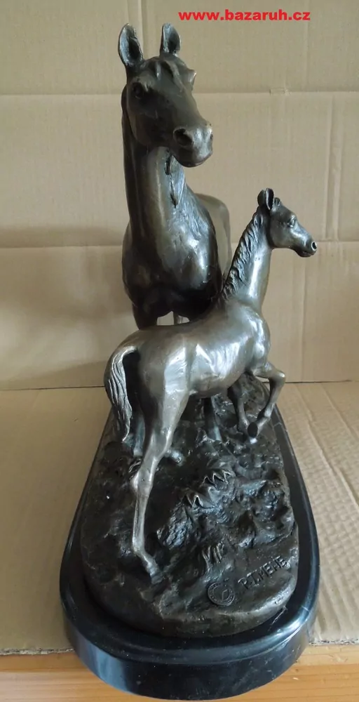 BRONZOVÁ SOCHA KUŇ A HŘÍBĚ BRONZ V 34 CM