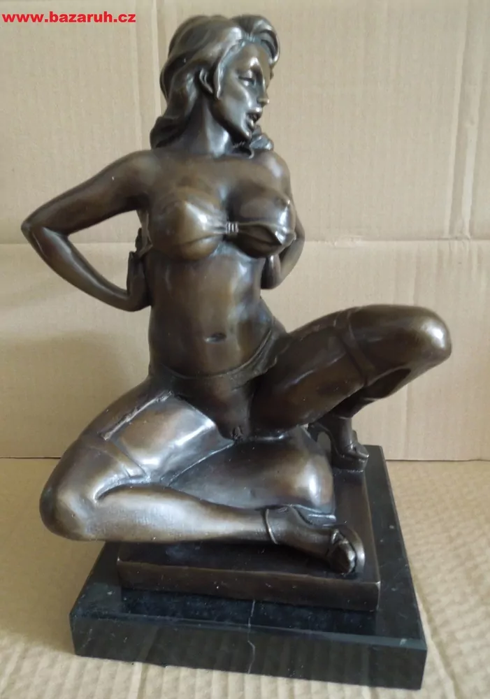 BRONZOVÁ SOCHA ŽENA AKT - POLONAHÁ
