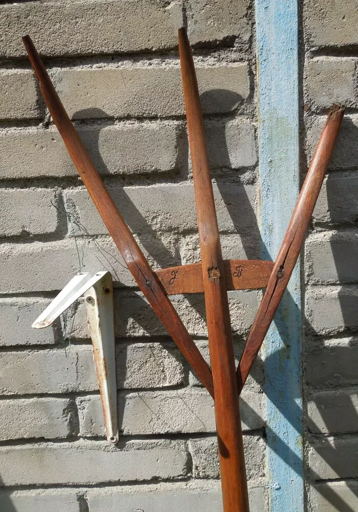 TROJZUBEC, VIDLE STAROŽITNOST