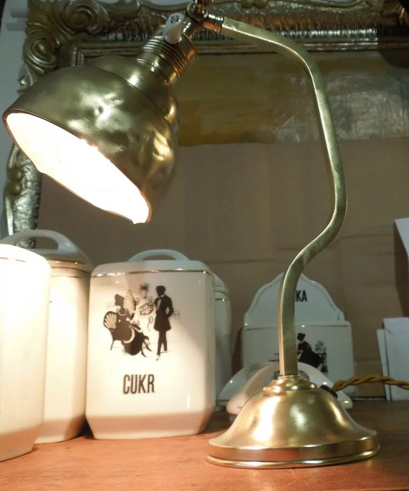 STAROŽITNÁ MOSAZNÁ STOLNÍ LAMPA ELEKTRICKÁ