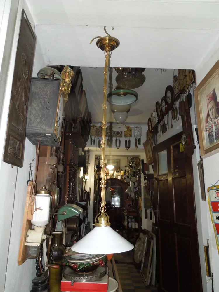 STARÝ LUSTR STÍNIDLO