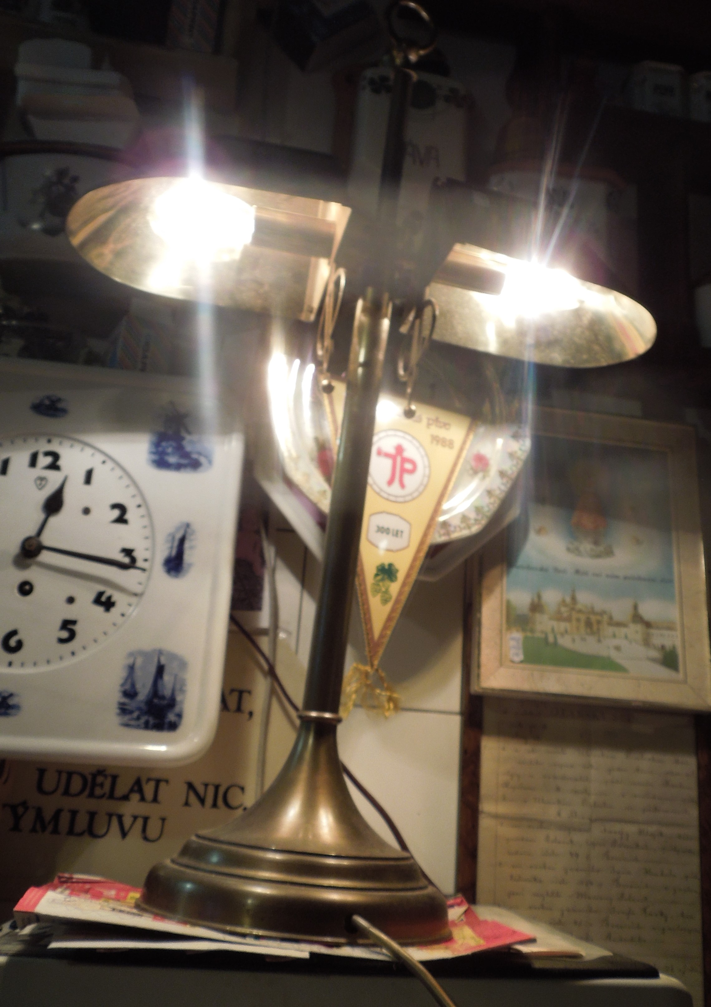 STARÁ BANKOVNÍ LAMPA BANKÉŘKA