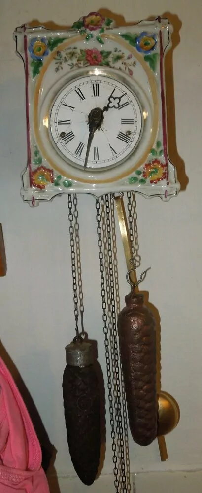 HODINY PORCELÁNOVÉ SELSKÉ NÁSTĚNNÉ ZÁVAŽOVÉ