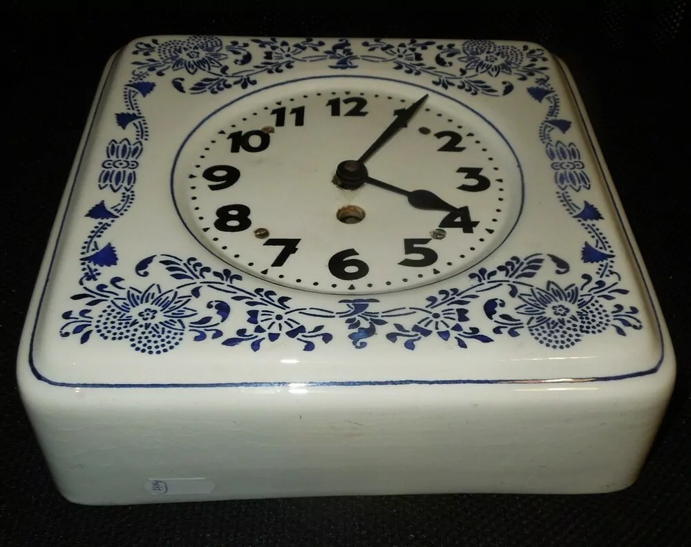 HODINY PORCELÁNOVÉ MOTIV CIBULÁK