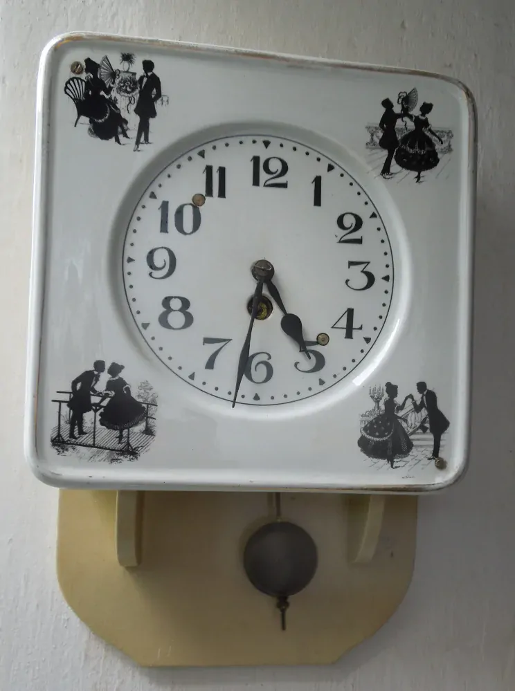 HODINY NÁSTĚNNÉ PÉROVÉ PORCELÁNOVÉ ROKOKO