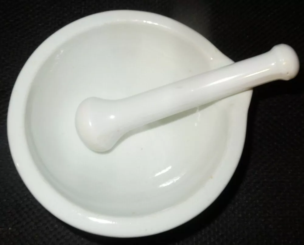 HMOŽDÍŘ PORCELÁNOVÝ
