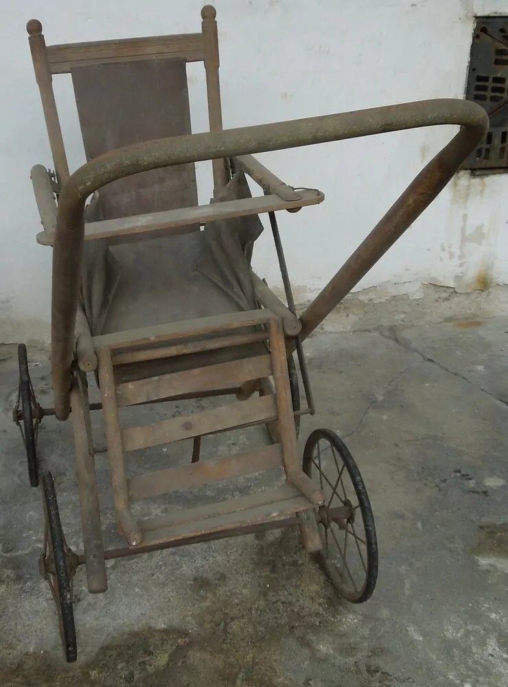 STAROŽITNÝ KOČÁREK