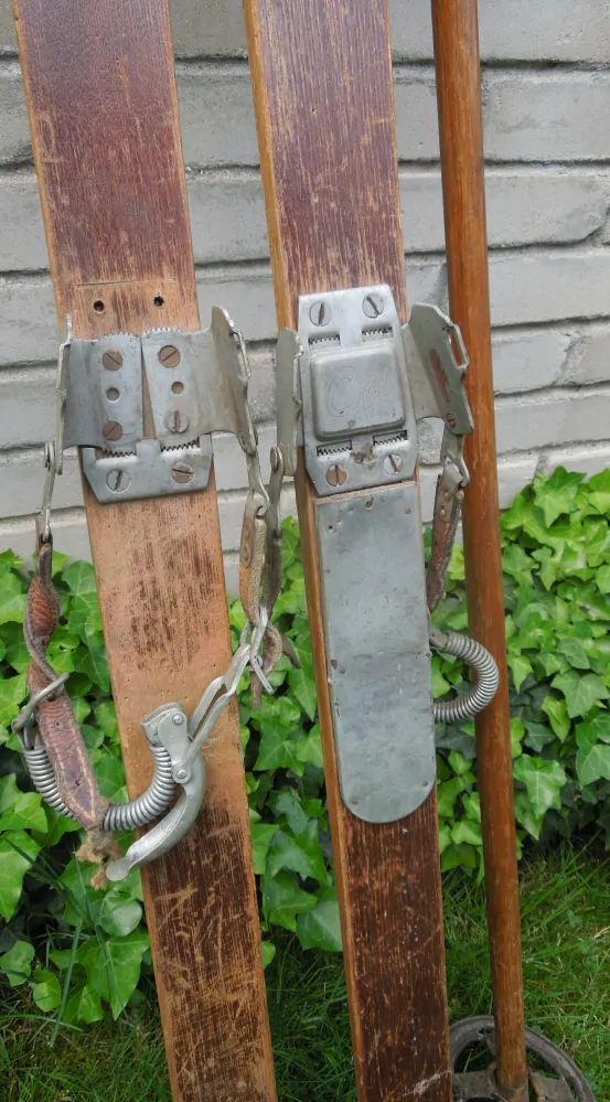 Starožitné dřevěné lyže 153 cm