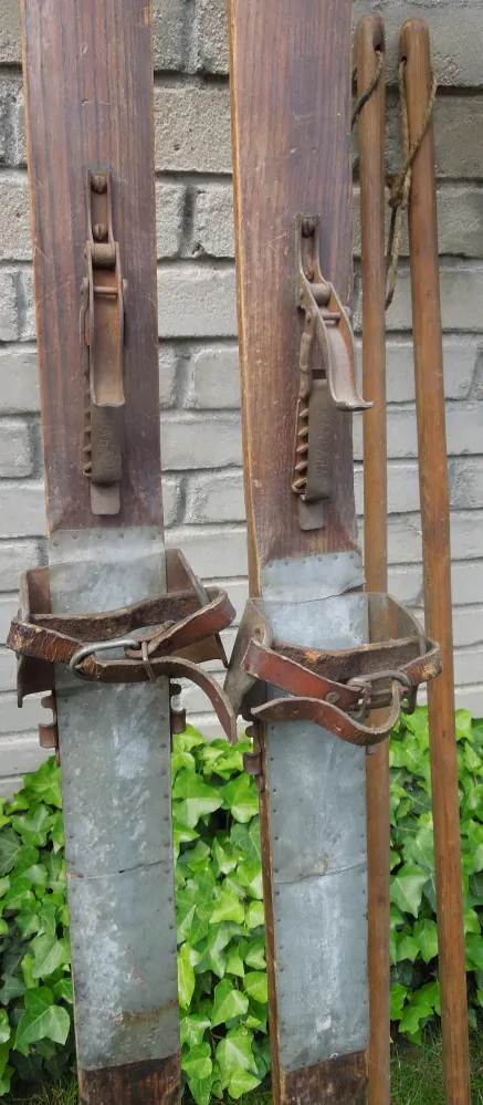 Starožitné dřevěné lyže 210 cm