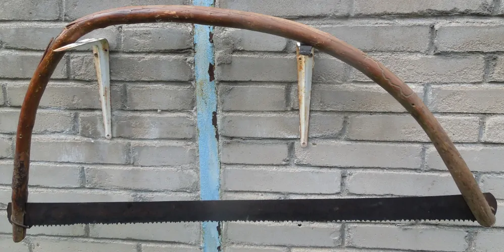 PILA RÁMOVÁ NA DEKORACI