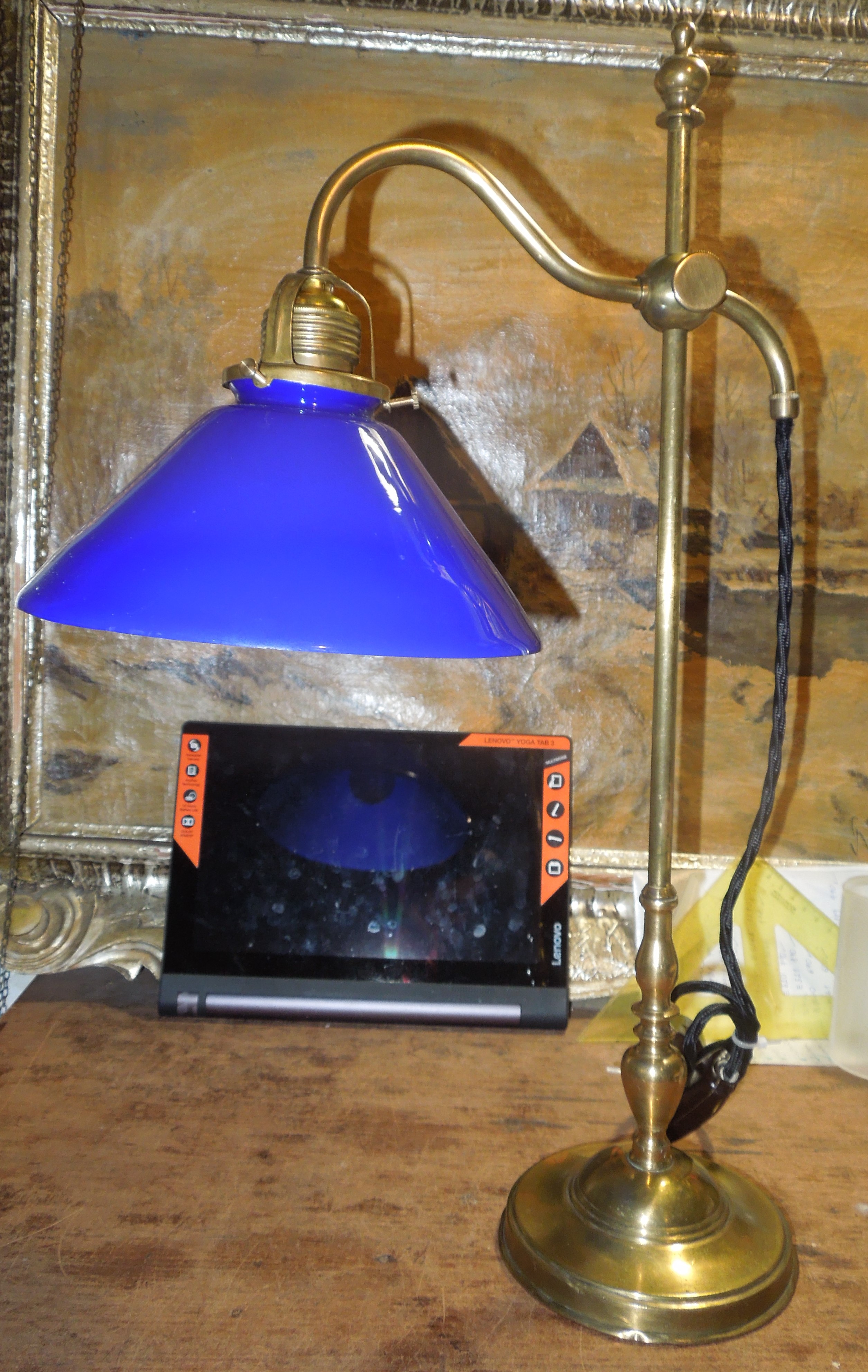 STAROŽITNÁ STOLNÍ MOSAZNÁ LAMPA ELEKTRICKÁ