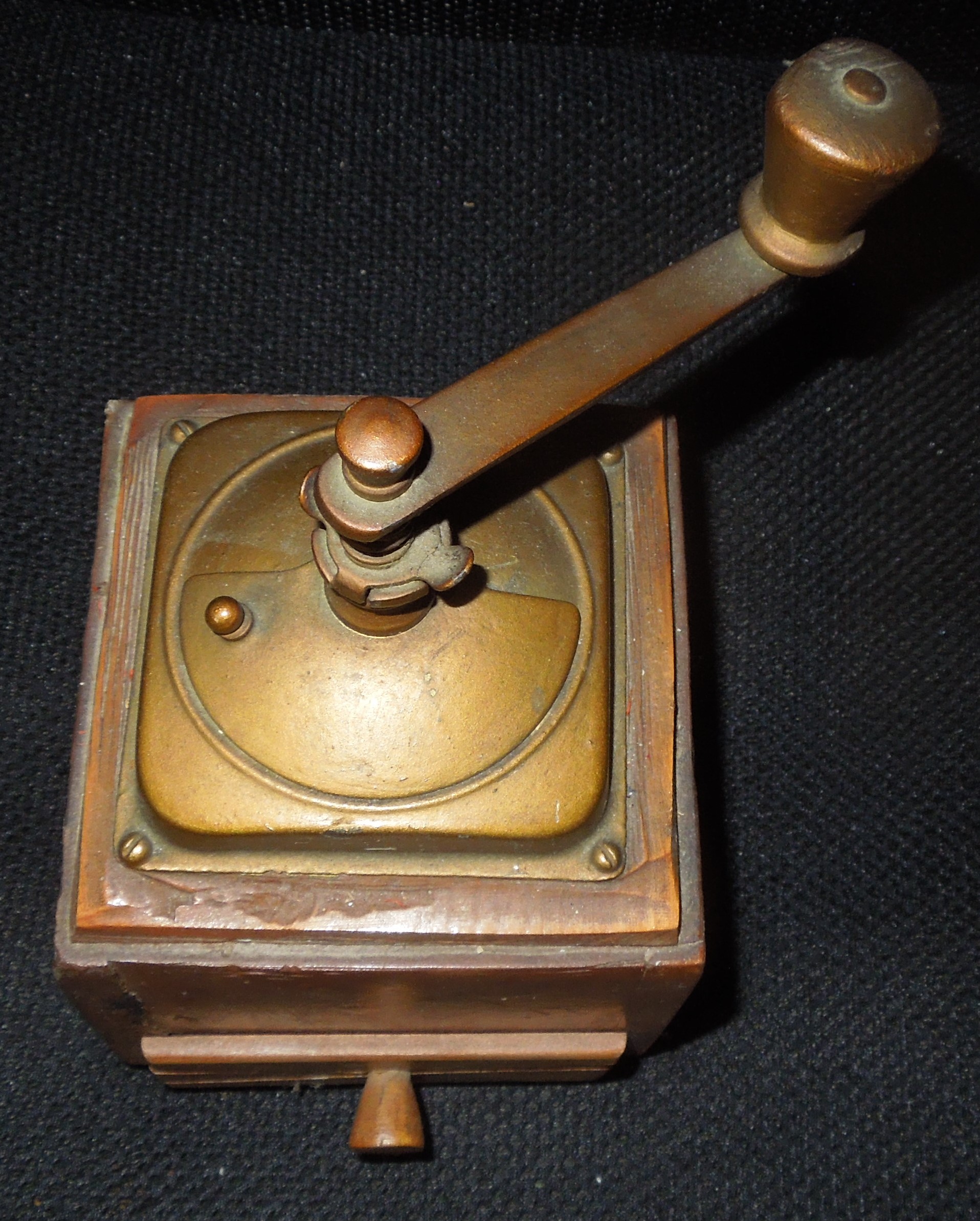 STAROŽITNOST MLÝNEK kafemlýnek , kávomlýnek