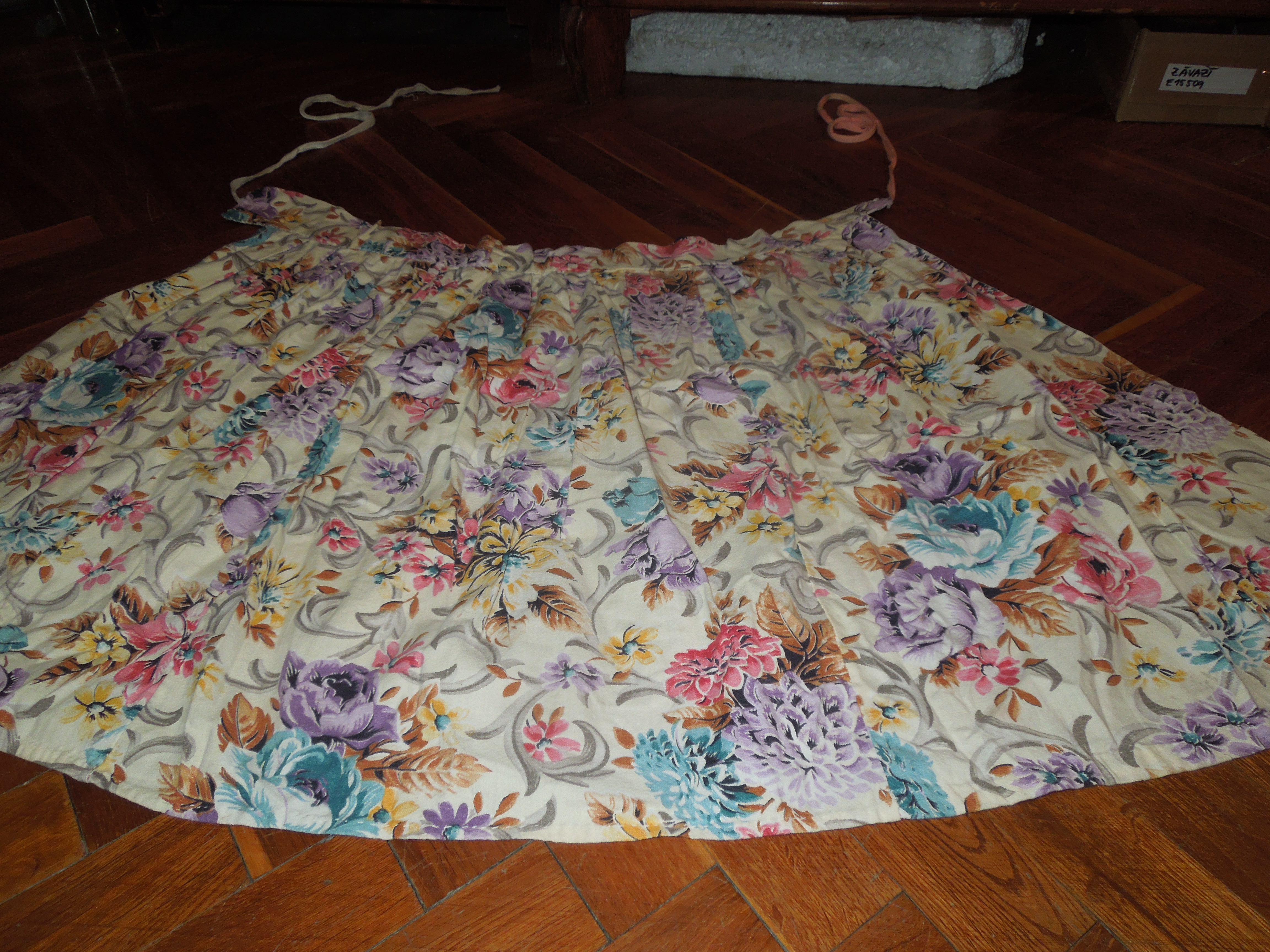 KROJ FĚRTŮŠEK KVĚTOVANÝ