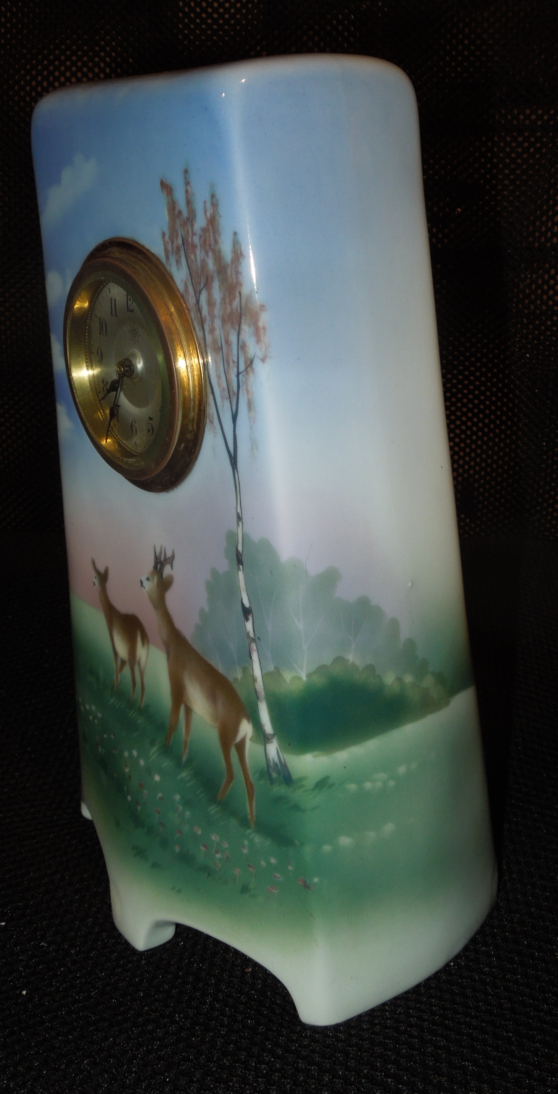 Porcelánové hodiny myslivecký motiv srnky značené