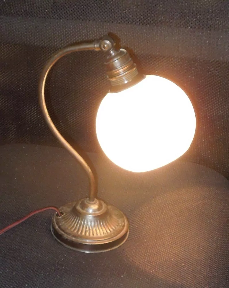 STAROŽITNÁ STOLNÍ LAMPA , LAMPIČKA ELEKTRICKÁ