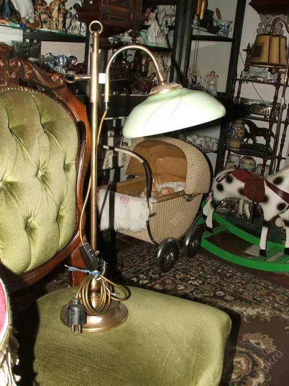 STAROŽITNÁ STOLNÍ MOSAZNÁ LAMPA ELEKTRICKÁ 