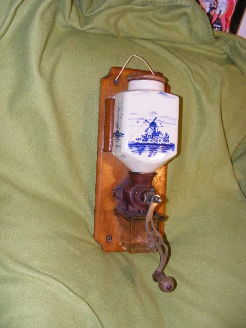 STAROŽITNÝ MLÝNEK KAFEMLÝNEK KÁVOMLÝNEK MLÝNY