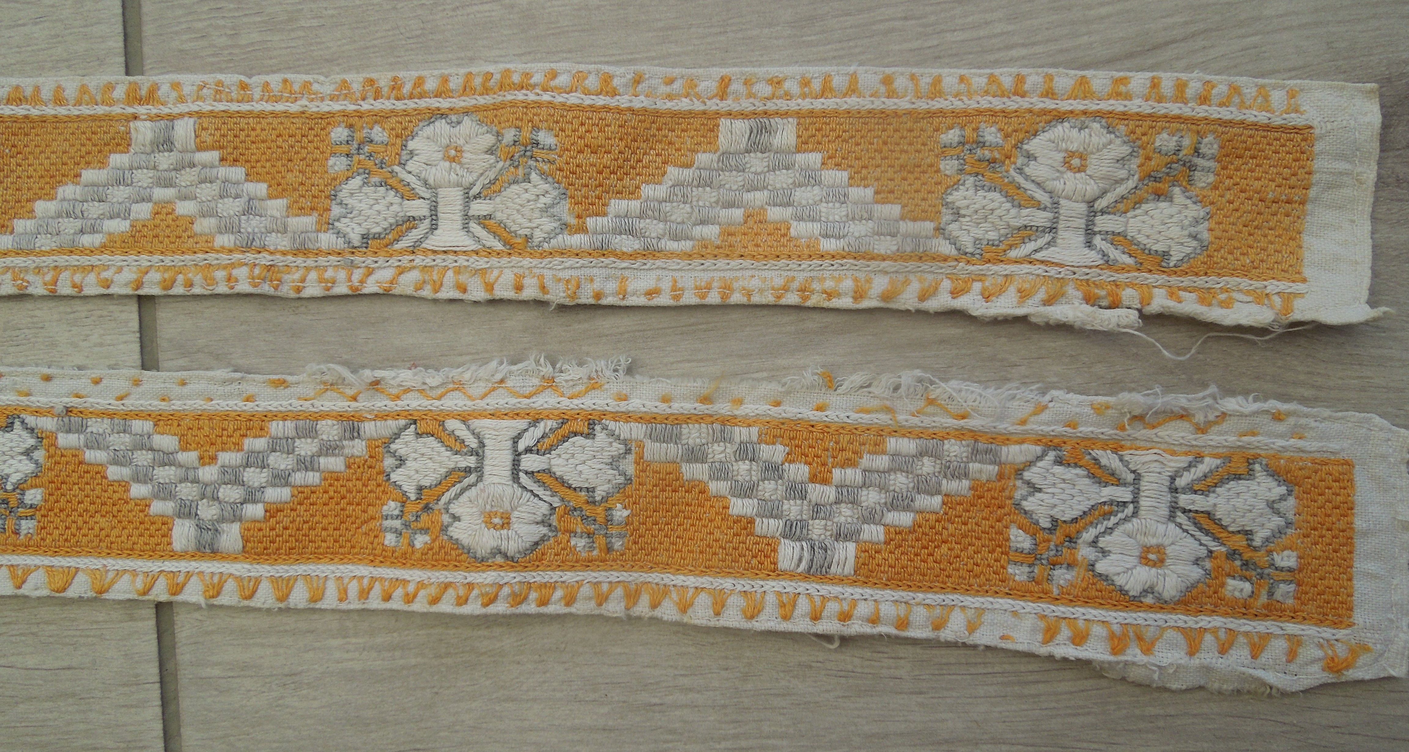 VYŠÍVÁNÍ KE KROJI 2 KS