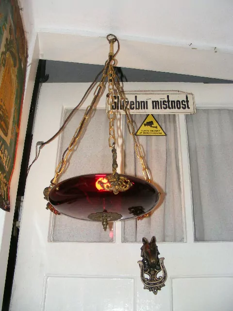 STAROŽITNÝ LUSTR ČERVNÉ SKLO RUBÍNOVÉ ??