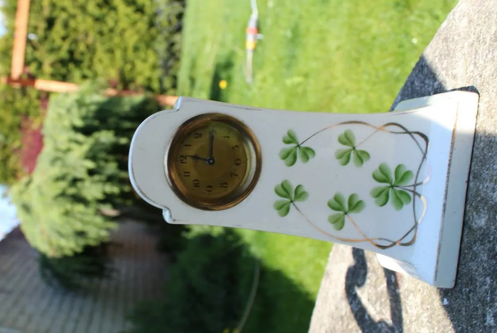 HODINY STOLNÍ KRBOVÉ PORCELÁNOVÉ JETEL, ČTYŘLÍSTEK