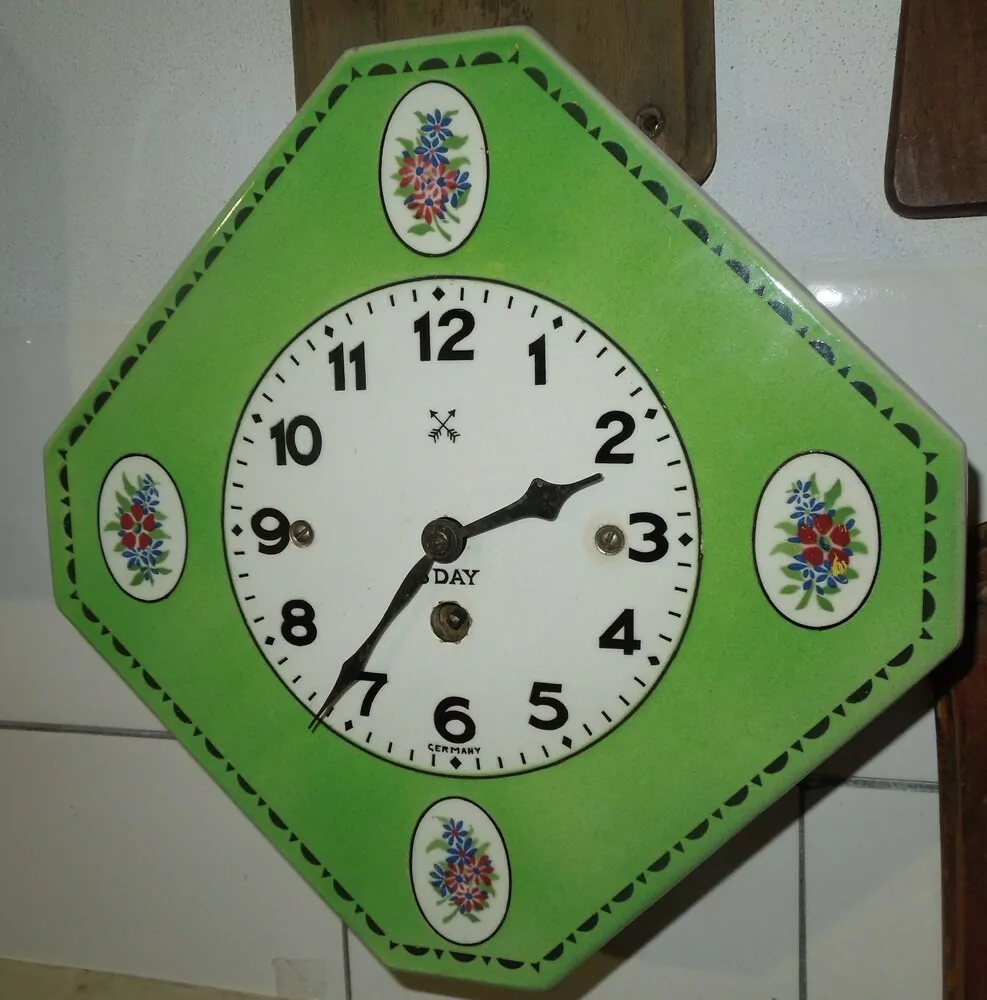 HODINY  PORCELÁNOVÉ KUCHYŇSKÉ ZNAČENÉ 