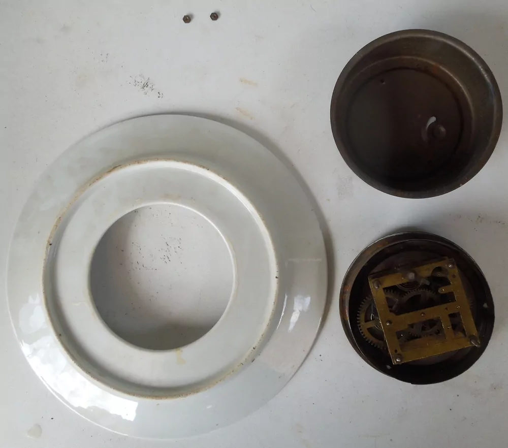 HODINY RŮŽE RŮŽIČKY PORCELÁNOVÉ KUCHYŇSKÉ 