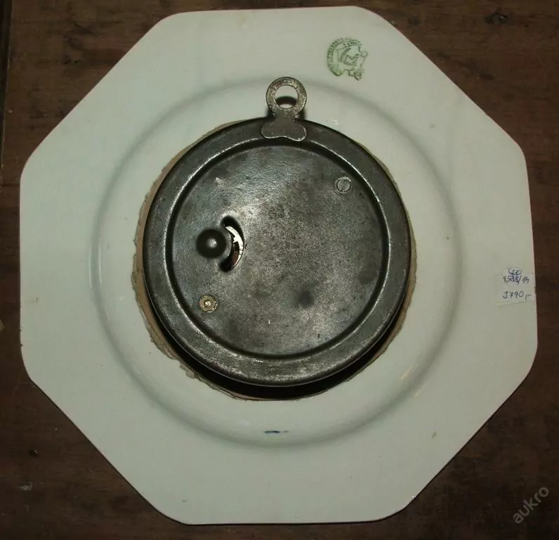 STAROŽITNOST HODINY KUCHYŇSKÉ ŠVESTKY MOTIV ŠVESTEK ZNAČENÉ