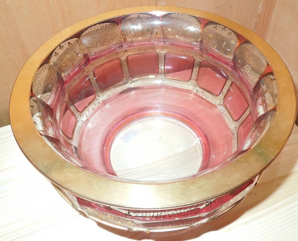 Bohemi Glass Egermann, ručně broušeného skla pozlaceného 24karátovým zlatem.