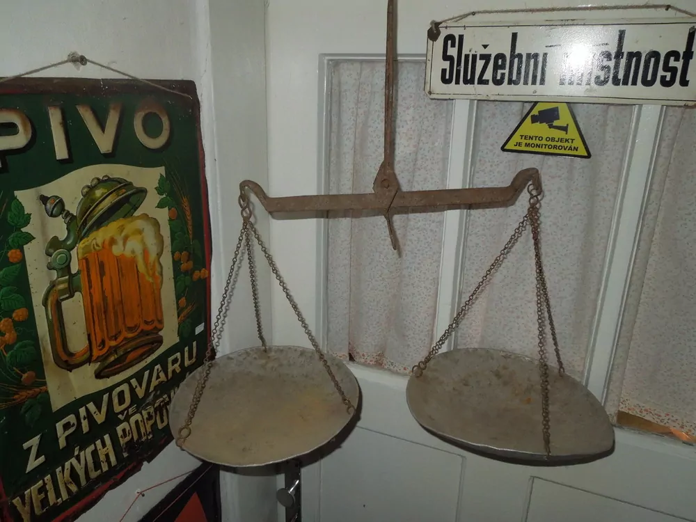 STAROŽITNÁ VÁHA VÁHY ZÁVĚSTNÉ