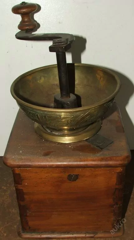 STAROŽITNOST MLÝNEK KAFEMLÝNEK KÁVOMLÝNEK