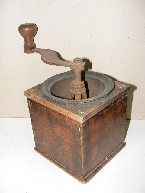 STAROŽITNOST MLÝNEK KAFEMLÝNEK KÁVOMLÝNEK