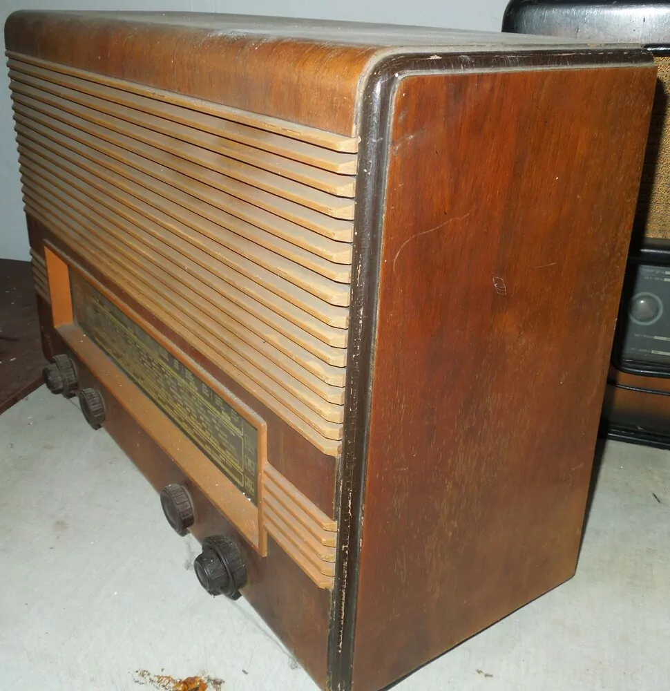 Staré rádio Tesla 605A